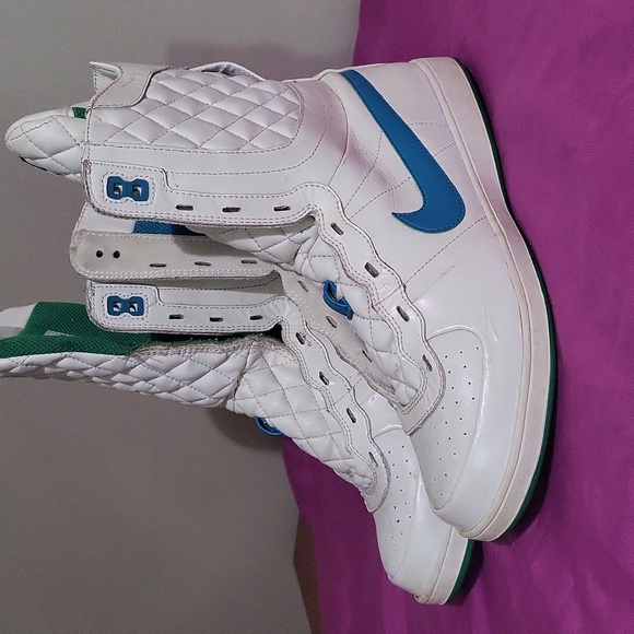 Nike Green Athletic Shoes - Picture 2 of 4